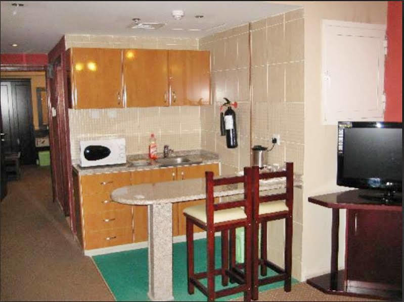 Al Bustan Tower Hotel Suites Σάρτζα Εξωτερικό φωτογραφία